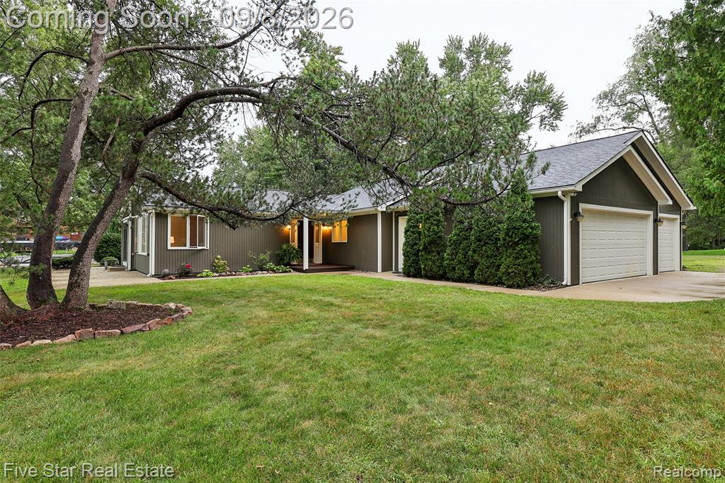 9045 Commerce Road Commerce Township, MI 48382 - Photo 3 of 60 Gallery Image 3