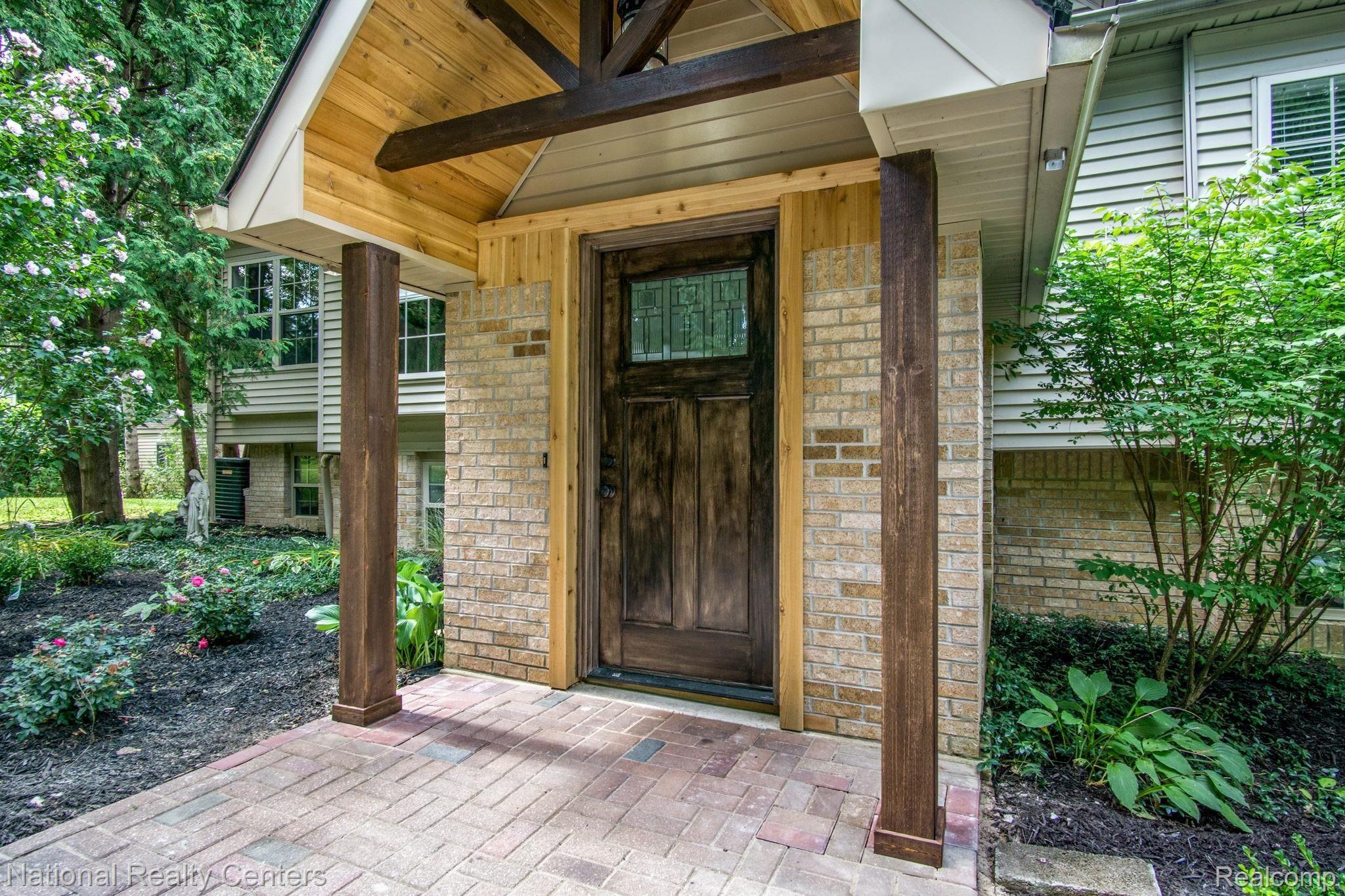 554 South Hughes Road Howell, MI 48843 - Photo 5 of 53 554-S-Hughes-Rd-05.jpg