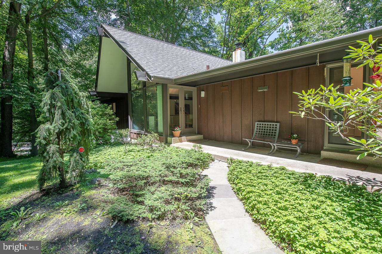 318 Sprague Road Narberth, PA 19072 - Photo 2 of 42 Entry Exterior