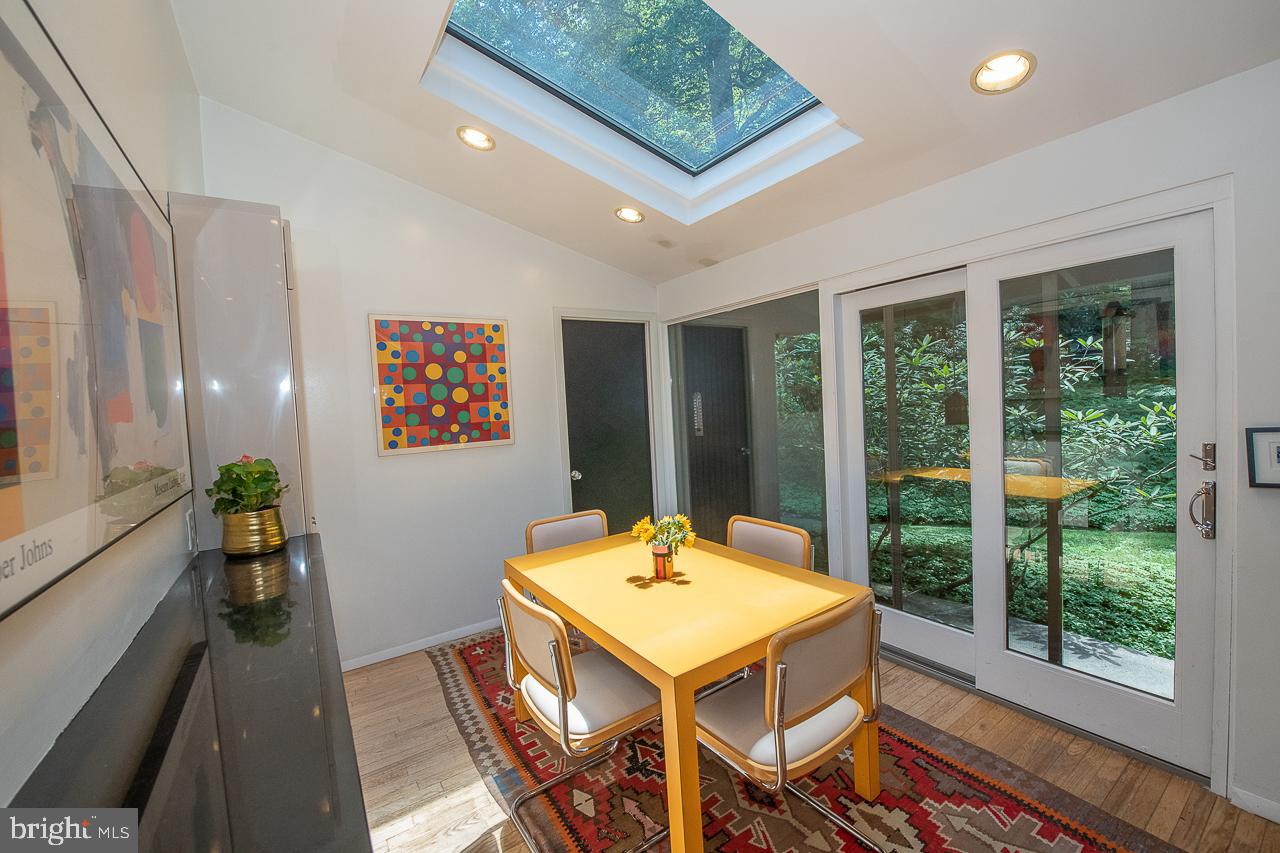 318 Sprague Road Narberth, PA 19072 - Photo 18 of 42 Breakfast Area with skylight