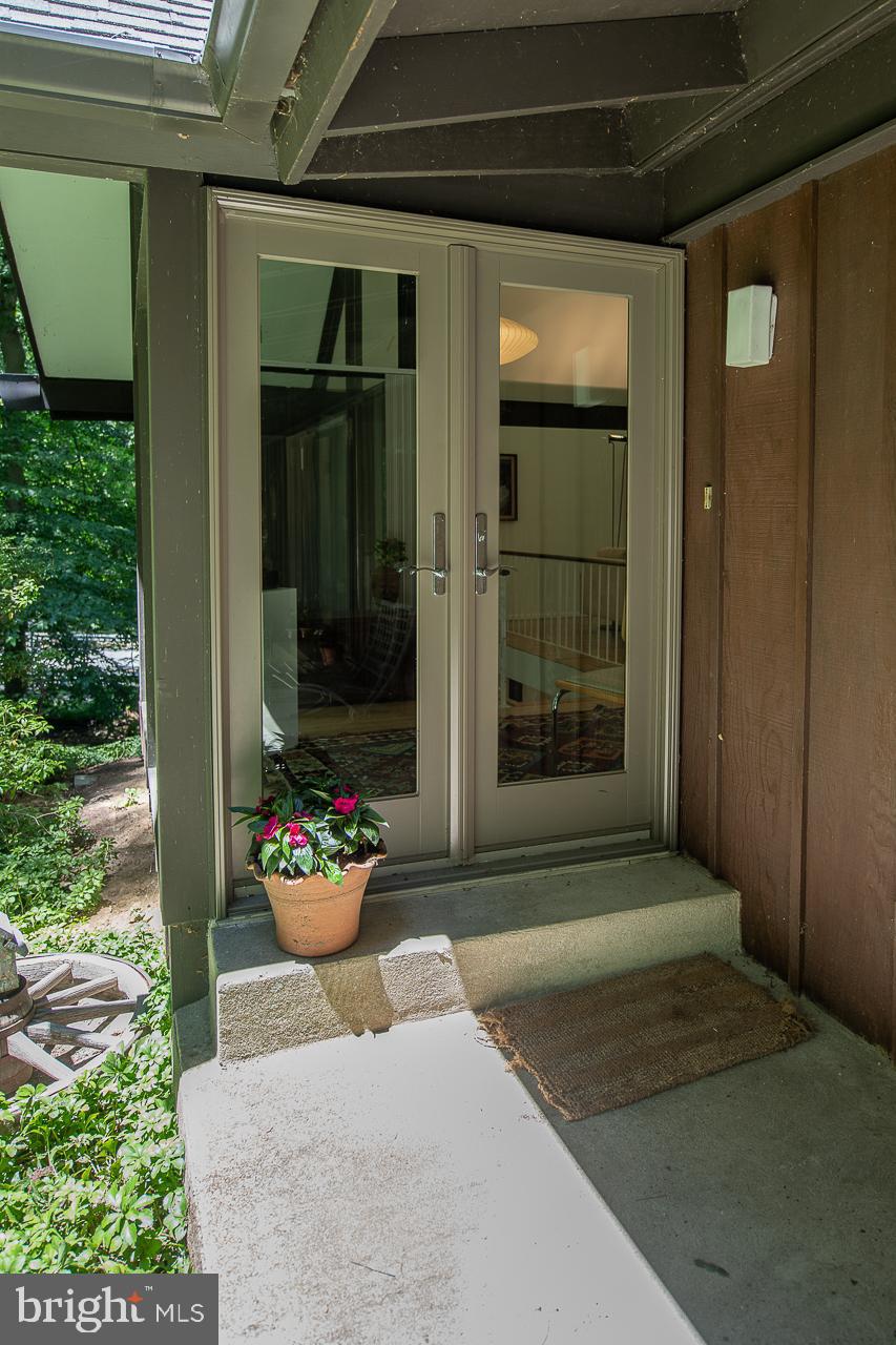 318 Sprague Road Narberth, PA 19072 - Photo 3 of 42 Font Door