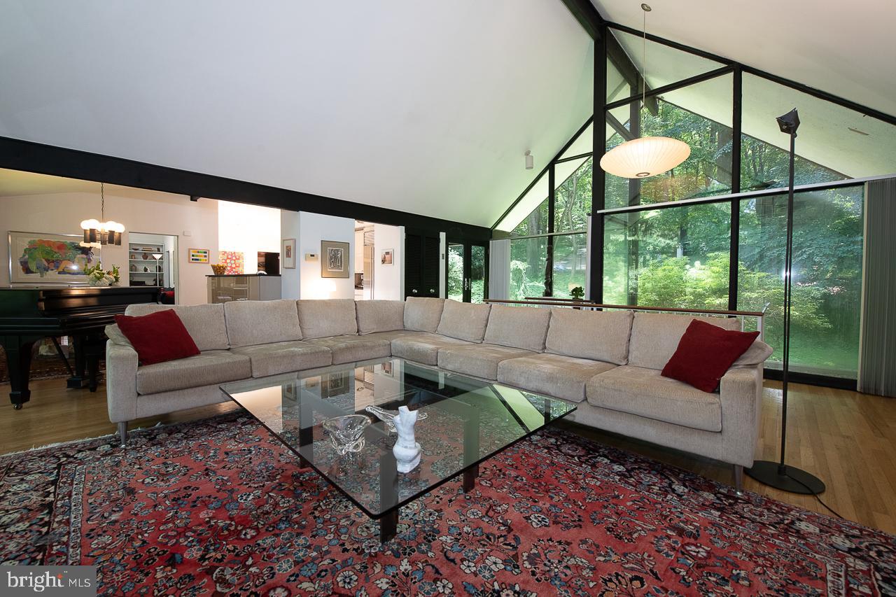 318 Sprague Road Narberth, PA 19072 - Photo 7 of 42 Living Room with view to dining/kitchen
