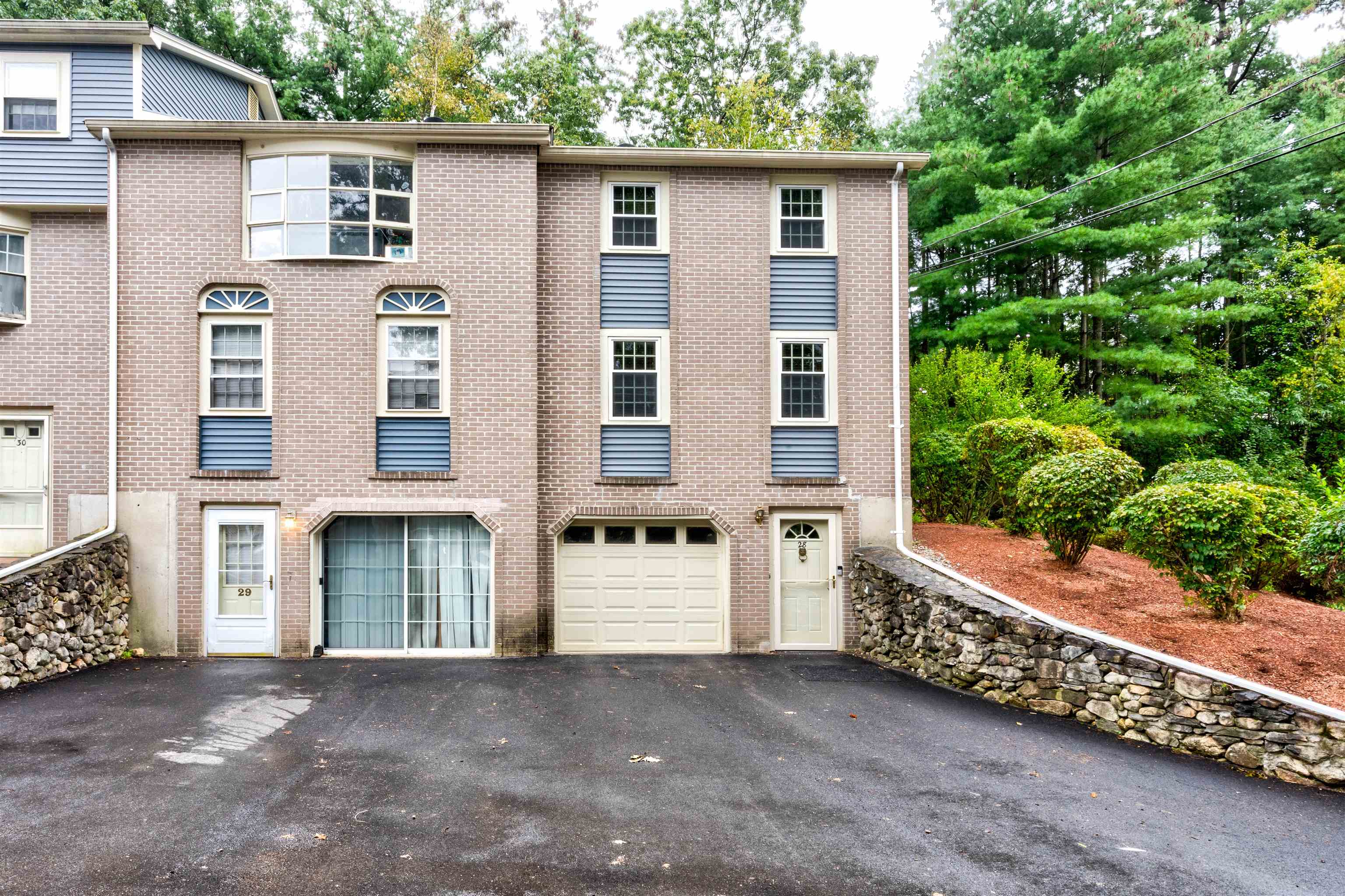 28 Cannongate III Road, Unit 3 Nashua, NH 03063 - Photo 1 of 24 Gallery Image 1