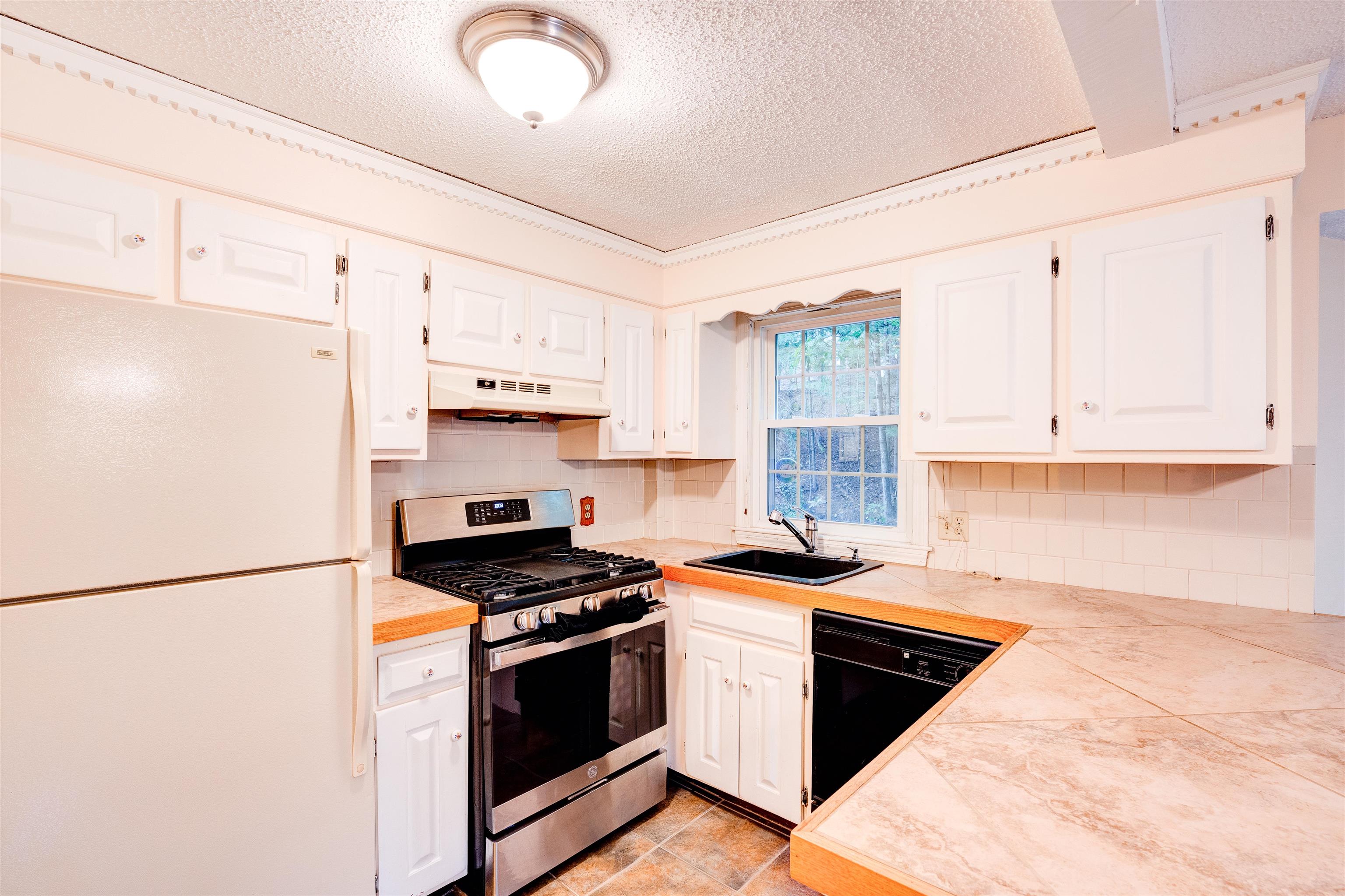 28 Cannongate III Road, Unit 3 Nashua, NH 03063 - Photo 21 of 24 Gallery Image 21
