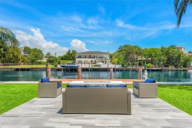 $3,900,000 | 472 Sunset Drive, Hallandale Beach, FL 33009