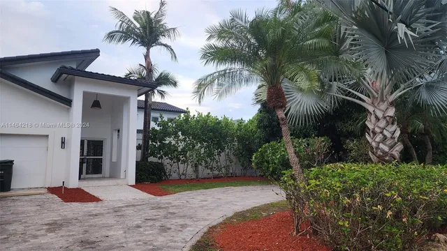 $3,900,000 | 472 Sunset Drive, Hallandale Beach, FL 33009