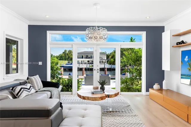 $3,900,000 | 472 Sunset Drive, Hallandale Beach, FL 33009