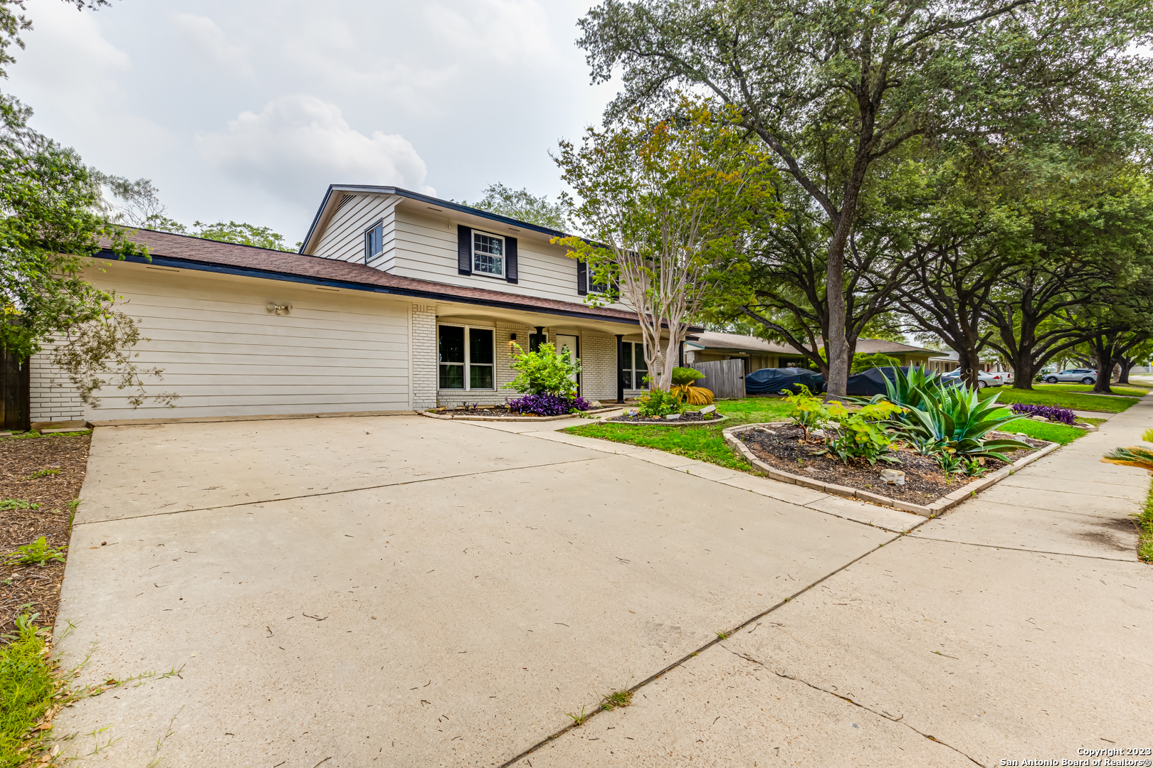 555 Patricia San Antonio, TX 78216 - Photo 2 of 33 a front view of a house with garden