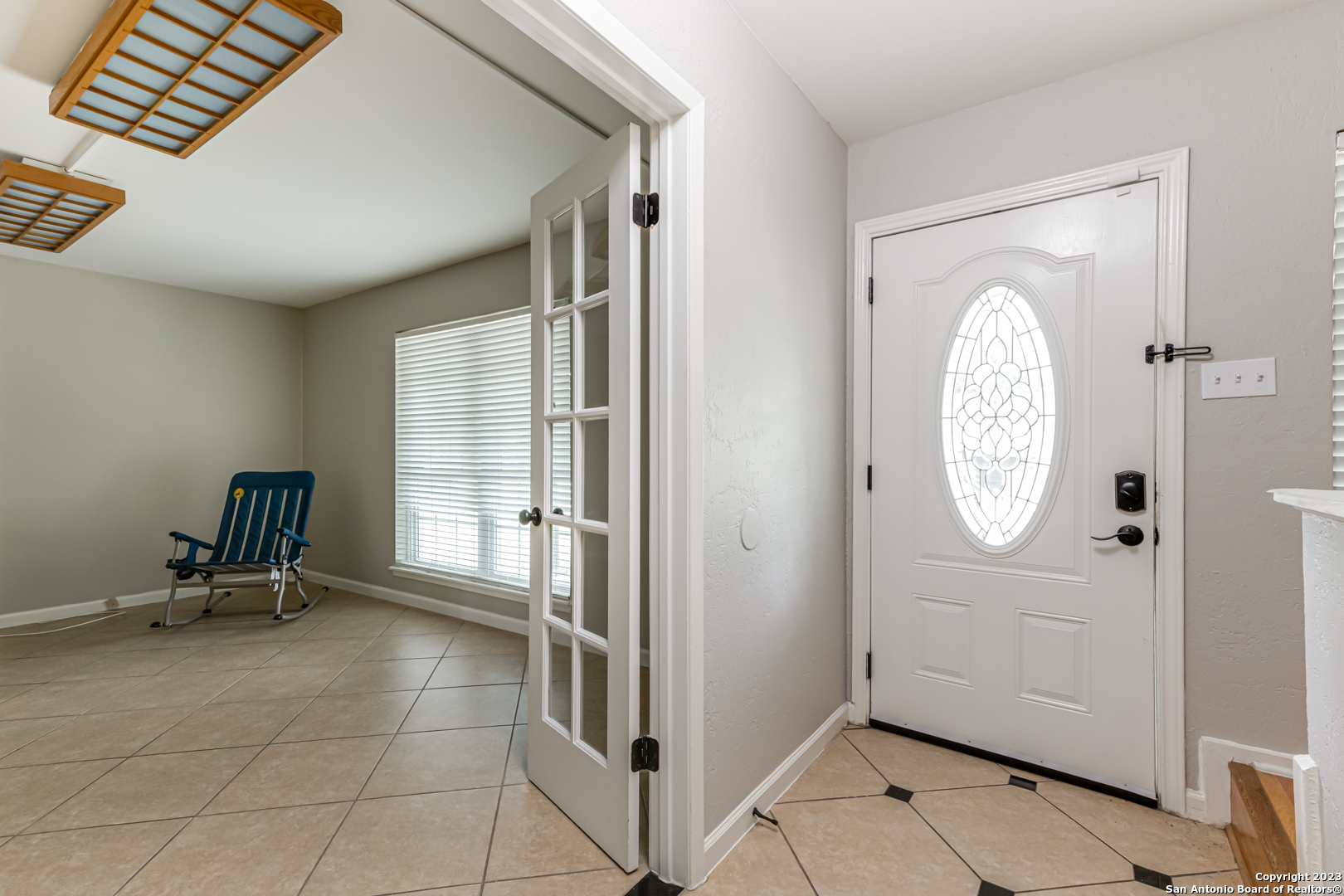 555 Patricia San Antonio, TX 78216 - Photo 4 of 33 a view of entryway with wooden floor
