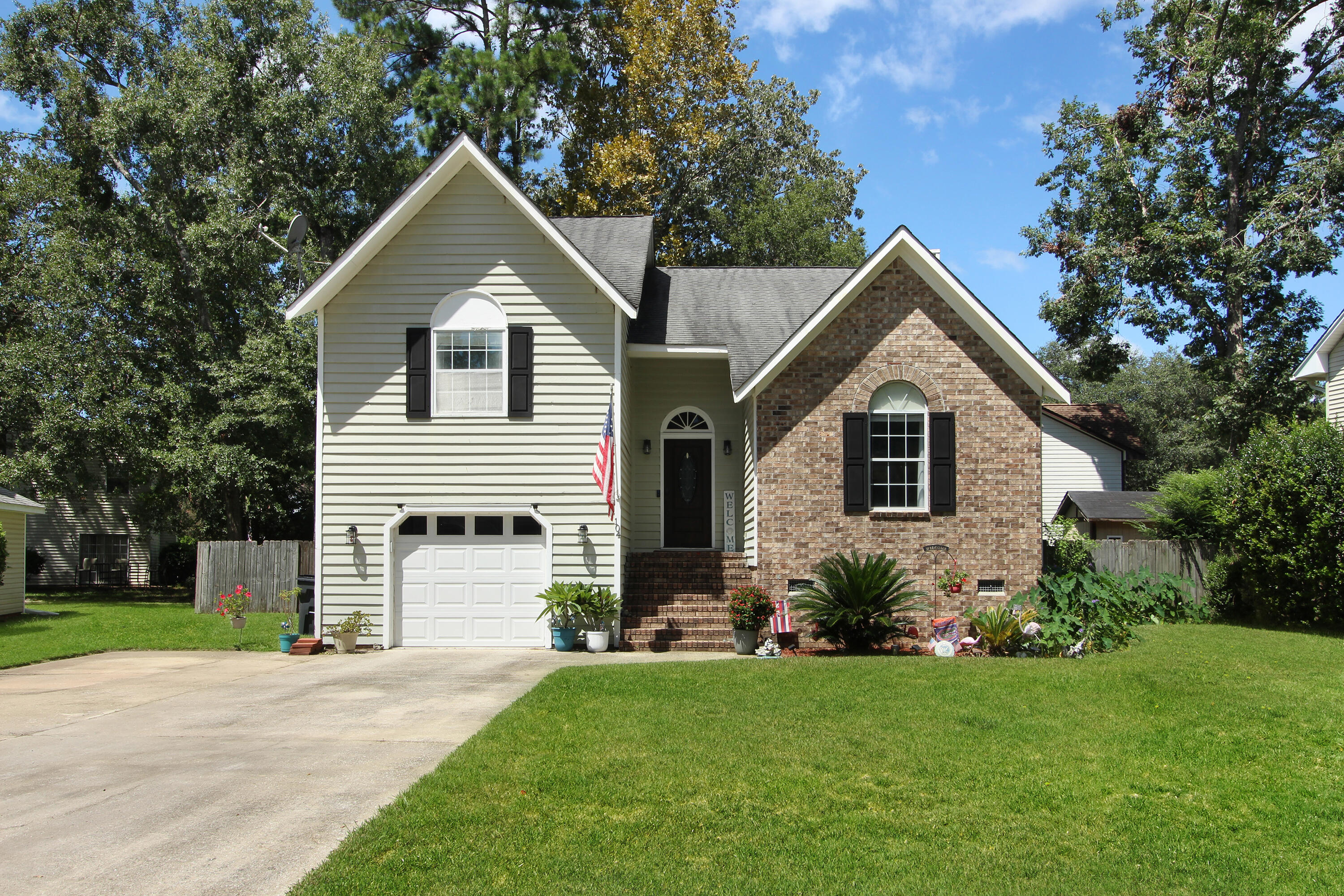 104 Excaliber Place North Charleston, SC 29418 - Photo 2 of 47 1