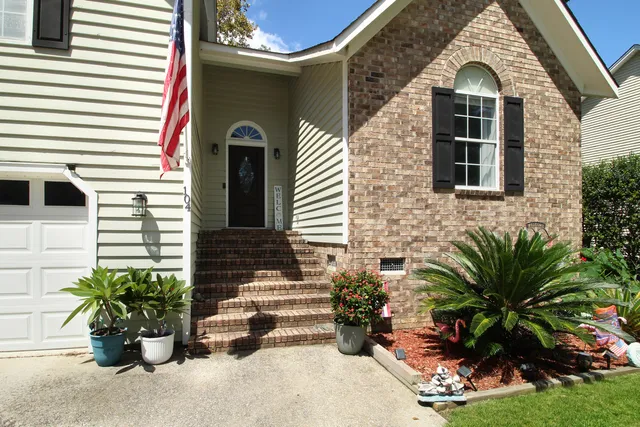 $379,000 | 104 Excaliber Place, North Charleston, SC 29418