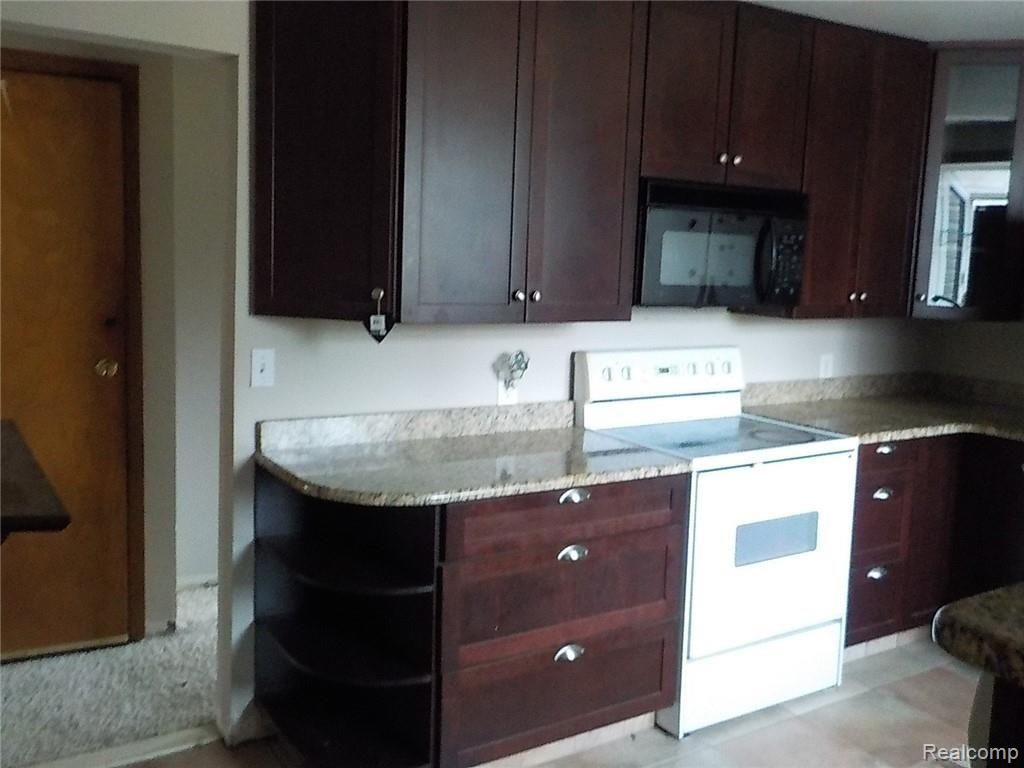266 Nawakwa Road Rochester Hills, MI 48307 - Photo 13 of 29