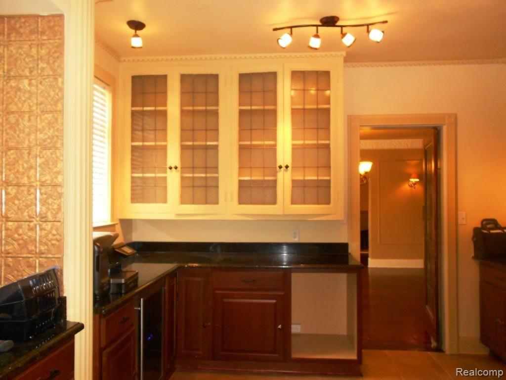 19733 Shrewsbury Road Detroit, MI 48221 - Photo 8 of 16 4.jpg