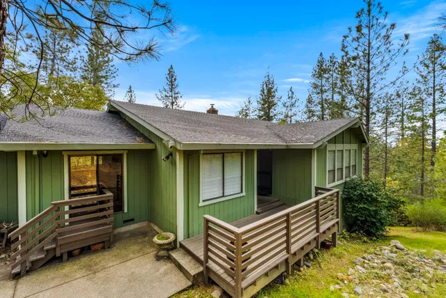 a view of livingroom with furniture and wooden floor
