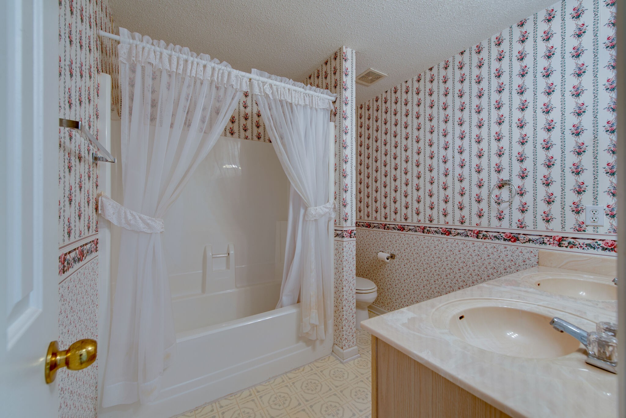 2123 Spring Hill Circle Spring Hill, TN 37174 - Photo 16 of 32 a bathroom with a sink and mirror