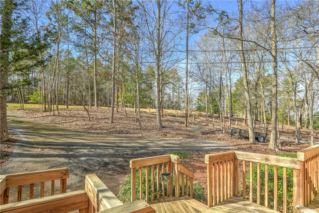 562 Reed Creek Point Hartwell, GA 30643 - Photo 11 of 32