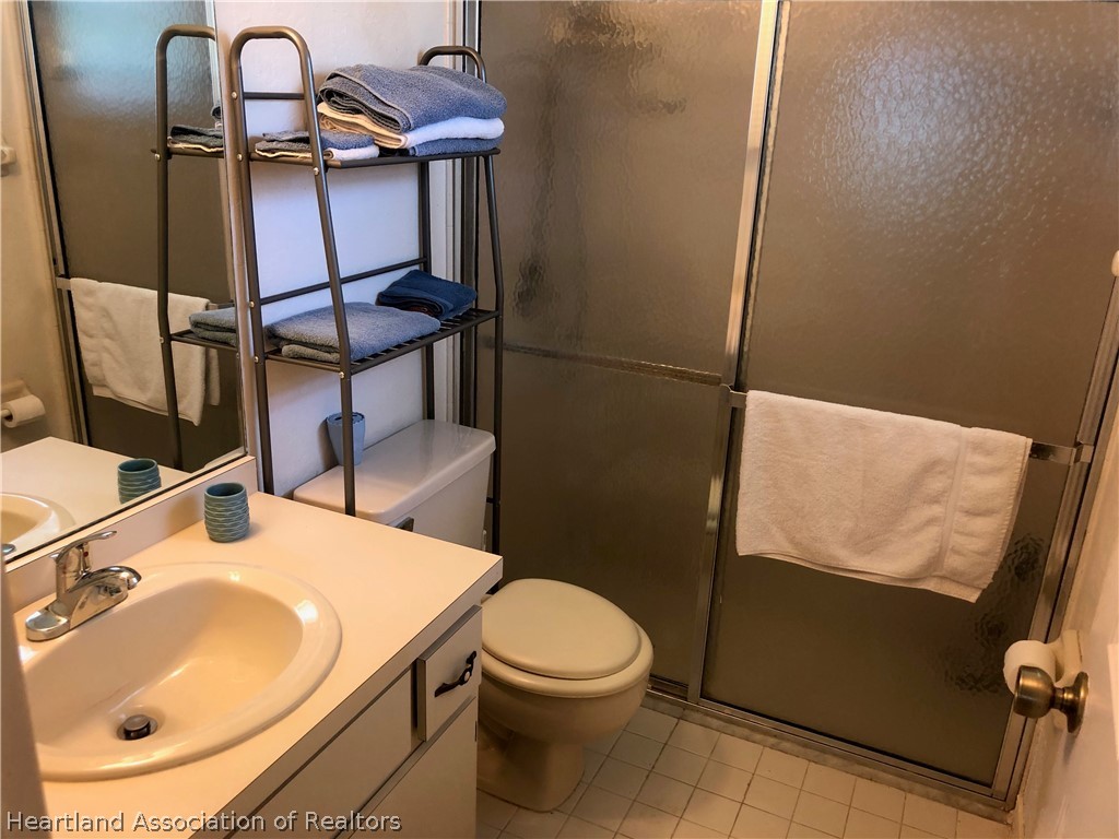 2510 Davis Circle Sebring, FL 33870 - Photo 12 of 23 a bathroom with a sink toilet and mirror