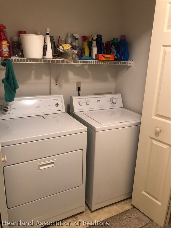 2510 Davis Circle Sebring, FL 33870 - Photo 13 of 23 a utility room with dryer and washer