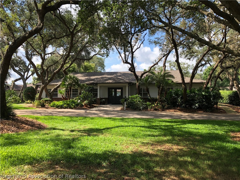 2510 Davis Circle Sebring, FL 33870 - Photo 16 of 23 a view of a house with swimming pool and sitting area