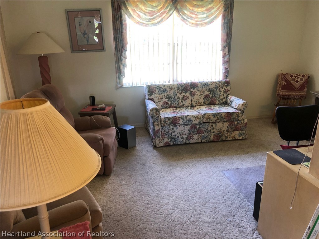 2510 Davis Circle Sebring, FL 33870 - Photo 10 of 23 a living room with furniture and a window