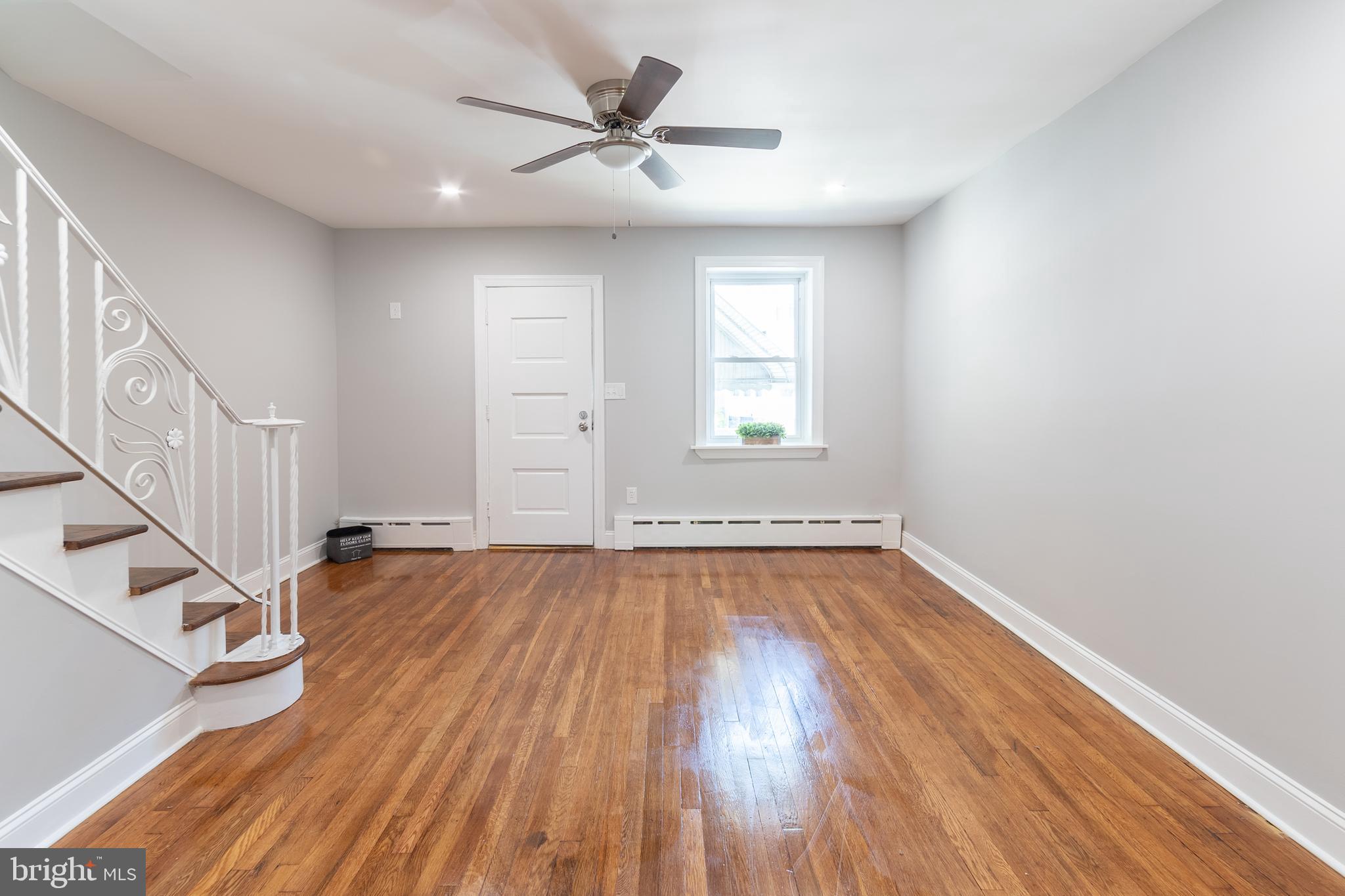 7247 Clinton Road Upper Darby, PA 19082 - Photo 3 of 30