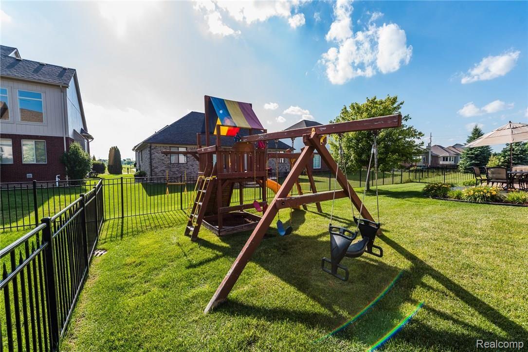 50829 Nesting Ridge Drive Macomb, MI 48044 - Photo 8 of 56 BACK-1.jpg