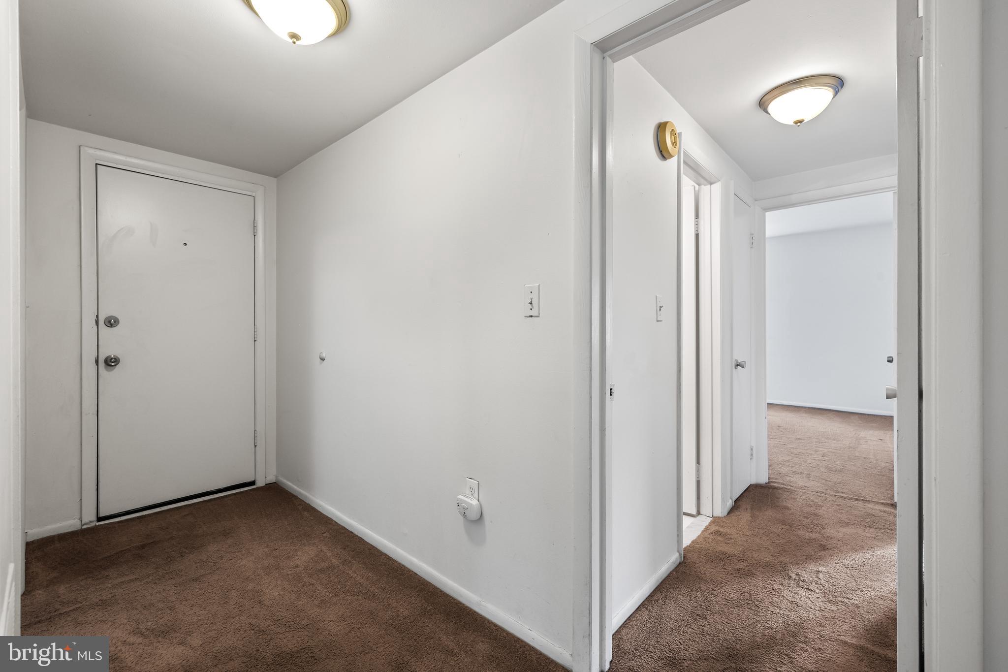19 Hamill Road, Unit 19E Baltimore, MD 21210 - Photo 4 of 33 Hallway
