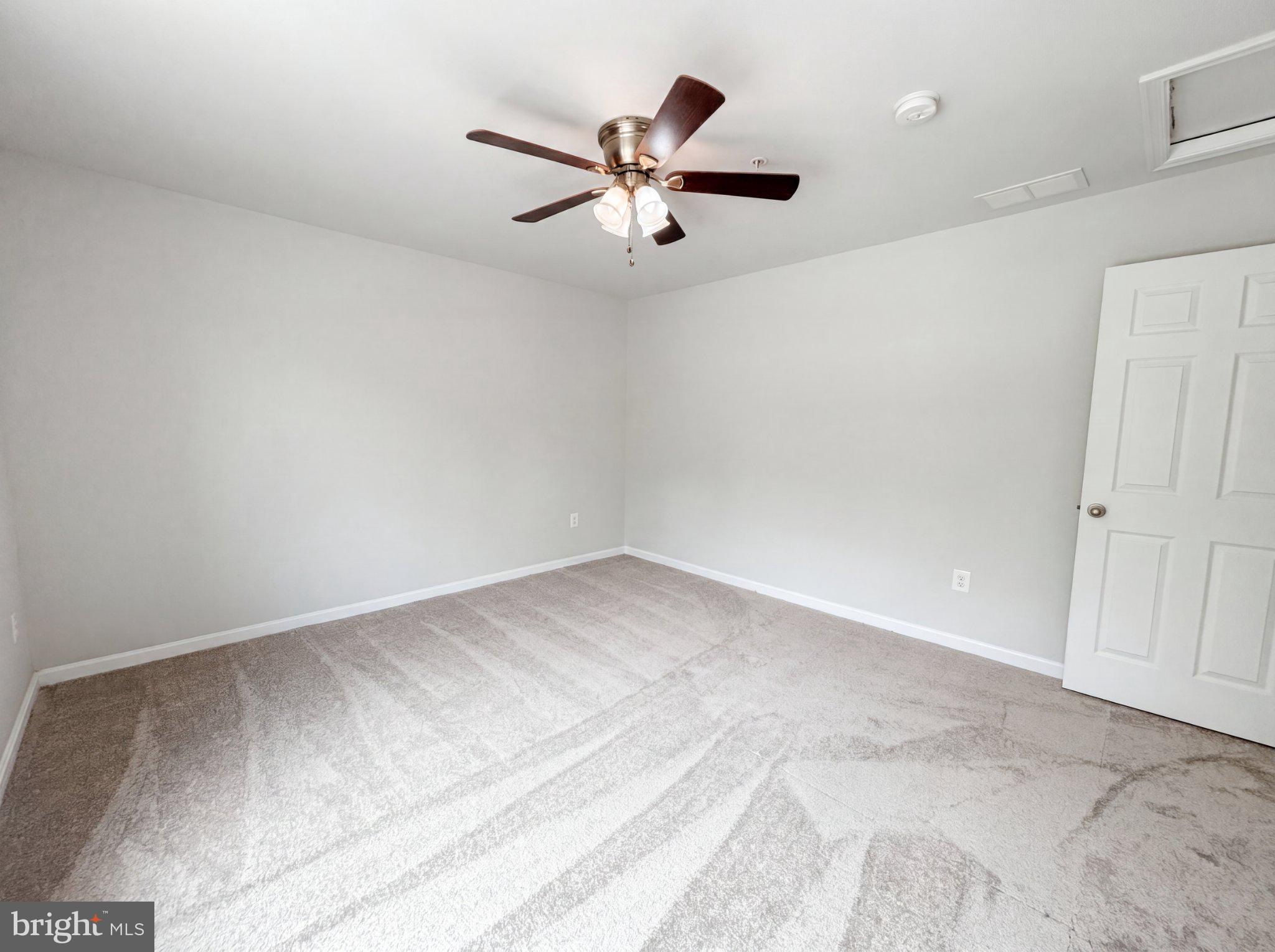 7923 Fawn Run Jessup, MD 20794 - Photo 4 of 22 Spacious room with soft, inviting light.
