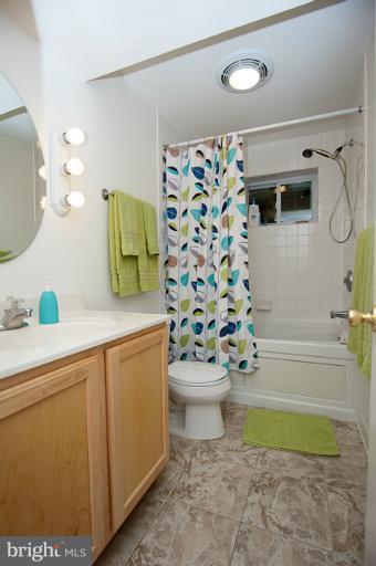 8124 Greeley Boulevard Springfield, VA 22152 - Photo 11 of 30 Bath