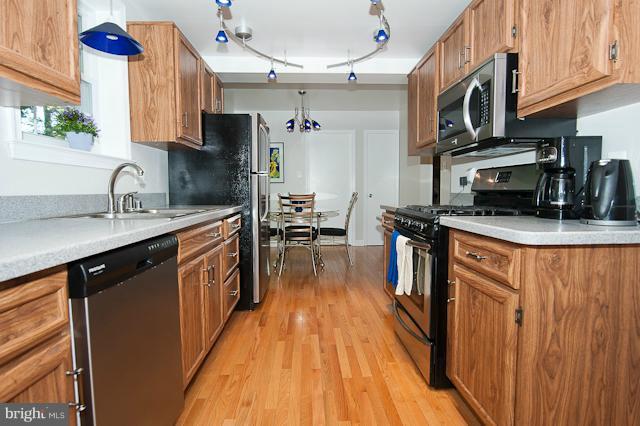 8124 Greeley Boulevard Springfield, VA 22152 - Photo 13 of 30 Kitchen