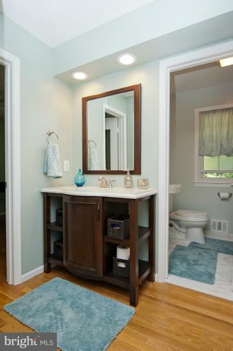 8124 Greeley Boulevard Springfield, VA 22152 - Photo 18 of 30 Bath (Master)