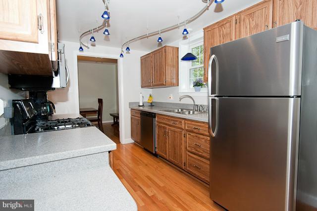 8124 Greeley Boulevard Springfield, VA 22152 - Photo 19 of 30 Kitchen
