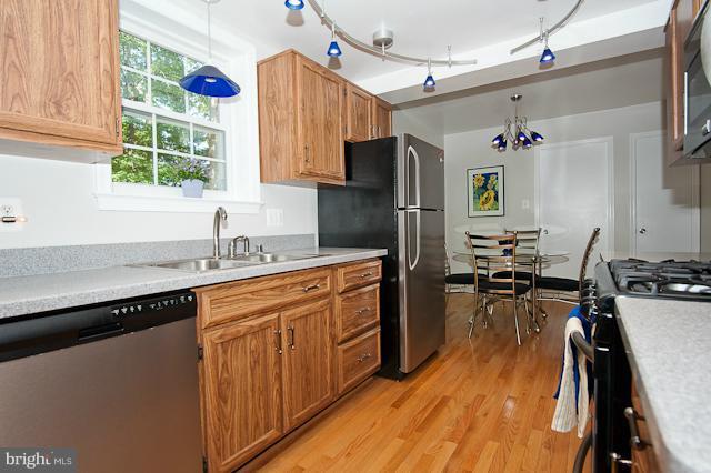 8124 Greeley Boulevard Springfield, VA 22152 - Photo 3 of 30 Kitchen