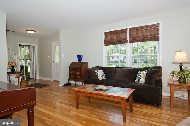 8124 Greeley Boulevard Springfield, VA 22152 - Photo 28 of 30 Living Room