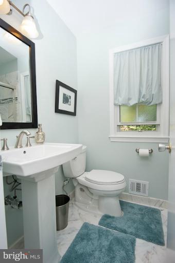 8124 Greeley Boulevard Springfield, VA 22152 - Photo 5 of 30 Bath