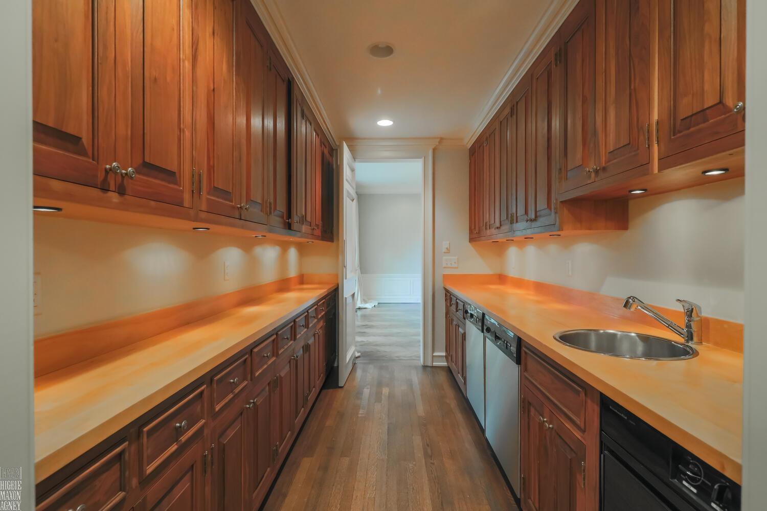 180 Provencal Road Grosse Pointe, MI 48236 - Photo 28 of 99 50142125-c4969fc3-fc24-488f-84a8-4b522f90e784.JPG