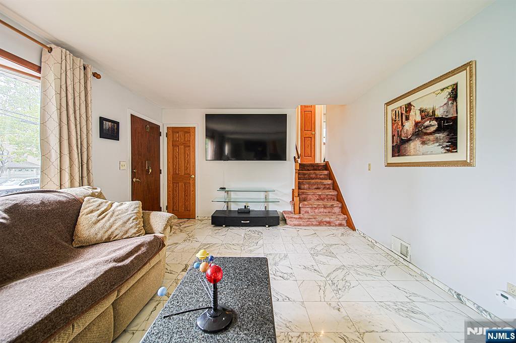 728 Lancaster Road Ridgefield, NJ 07657 - Photo 7 of 34 Gallery Image 7