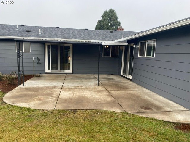 3940 Osage Street Springfield, OR 97478 - Photo 24 of 26 Covered Patio