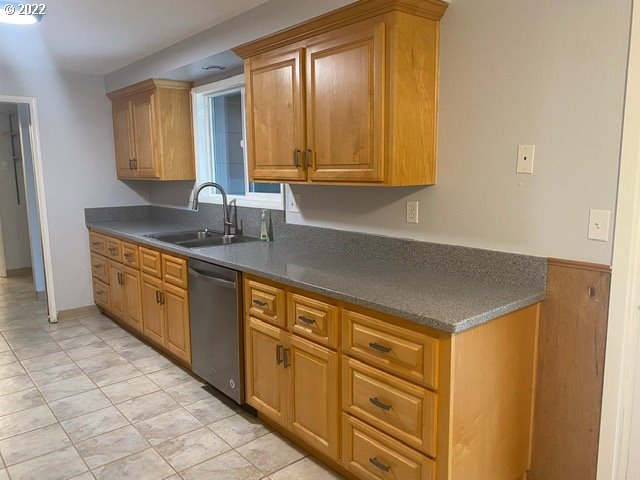 3940 Osage Street Springfield, OR 97478 - Photo 5 of 26 Kitchen