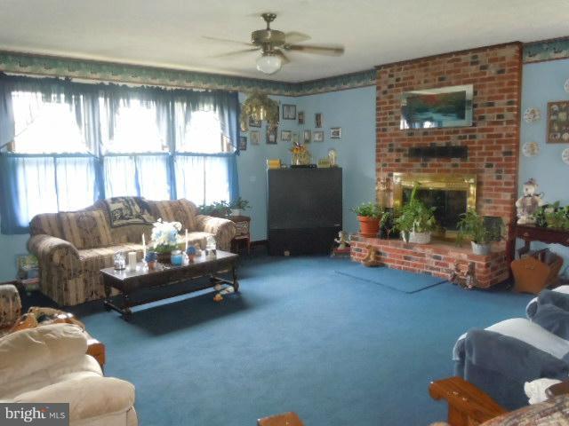 5572 Old Bust Head Road Broad Run, VA 20137 - Photo 12 of 21 Family Room