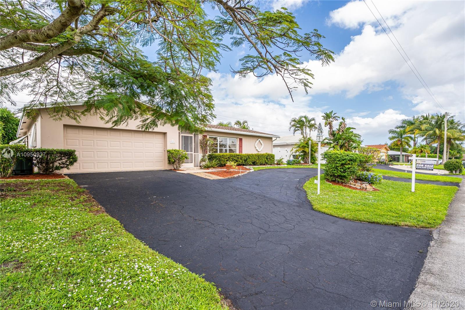 545 Northwest 50th Place Boca Raton, FL 33431 - Photo 2 of 32