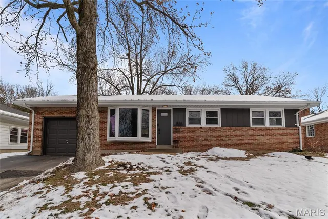 $349,900 | 816 South Ballas Road, Kirkwood, MO 63122