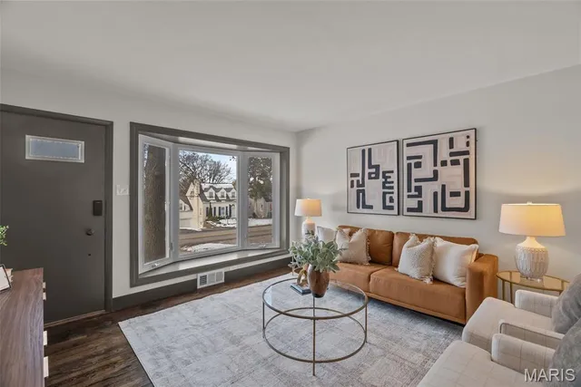 $349,900 | 816 South Ballas Road, Kirkwood, MO 63122