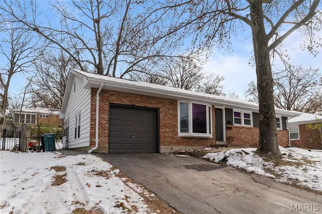 $349,900 | 816 South Ballas Road, Kirkwood, MO 63122