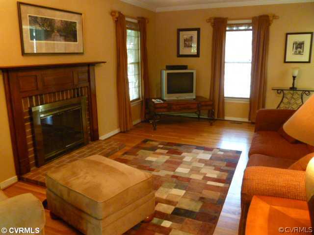 5123 Reids Pointe Road Glen Allen, VA 23060 - Photo 4 of 10 Den/Family/Great Room - Hardwood Floors and Brick