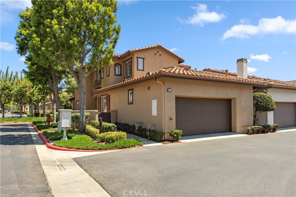 72 Shadowplay Irvine, CA 92620 - Photo 2 of 36