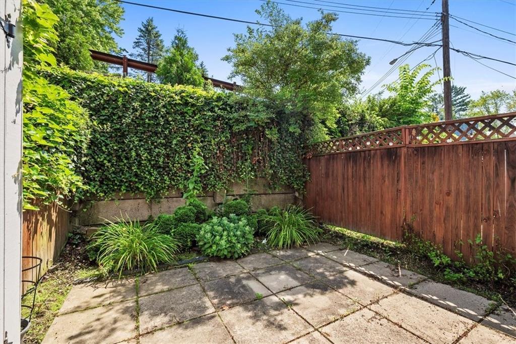 428 Country View Court Pittsburgh, PA 15205 - Photo 21 of 28 a backyard of a house with lots of green space