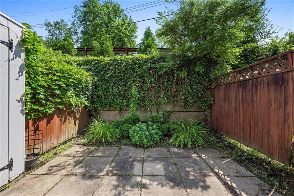428 Country View Court Pittsburgh, PA 15205 - Photo 22 of 28 a backyard of a house with lots of green space