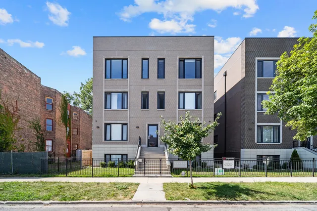 $499,000 | 4816 South St Lawrence Avenue, Unit 302, Chicago, IL 60615