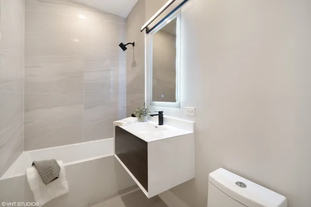 $499,000 | 4816 South St Lawrence Avenue, Unit 302, Chicago, IL 60615